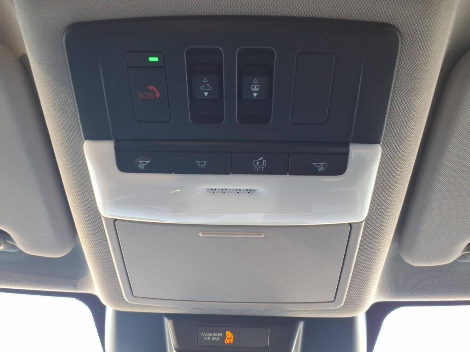 New 2026 Champagne Silver Metallic / Super Black Two-tone Nissan Platinum image 22