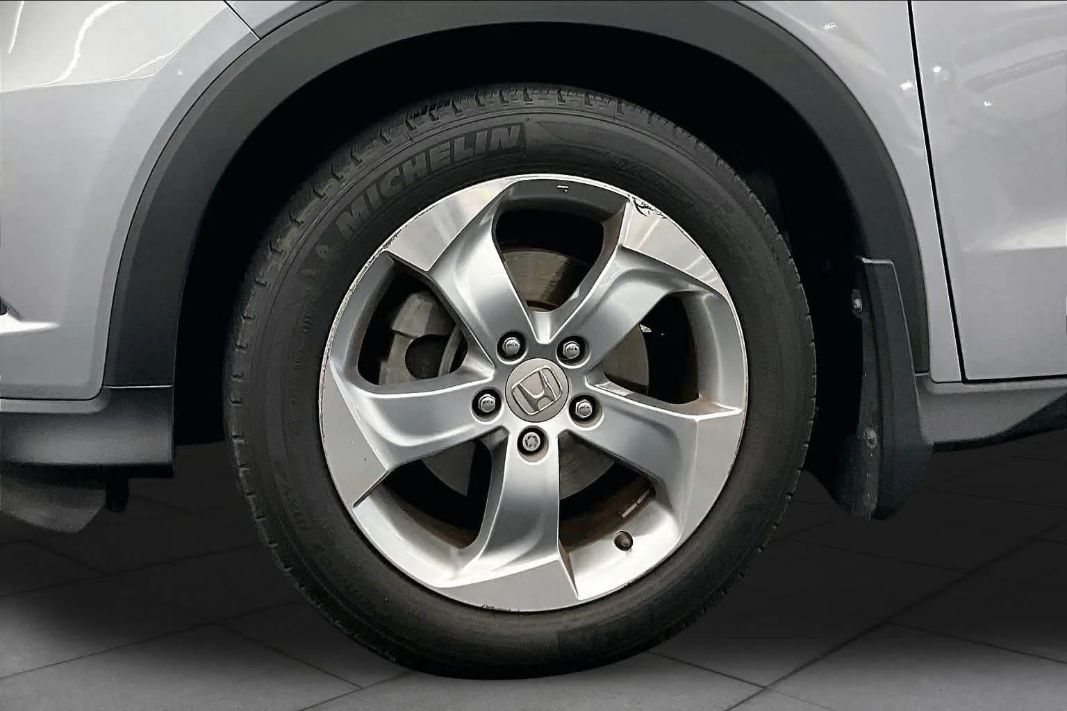 Used 2017 Lunar Silver Metallic Honda LX image 10