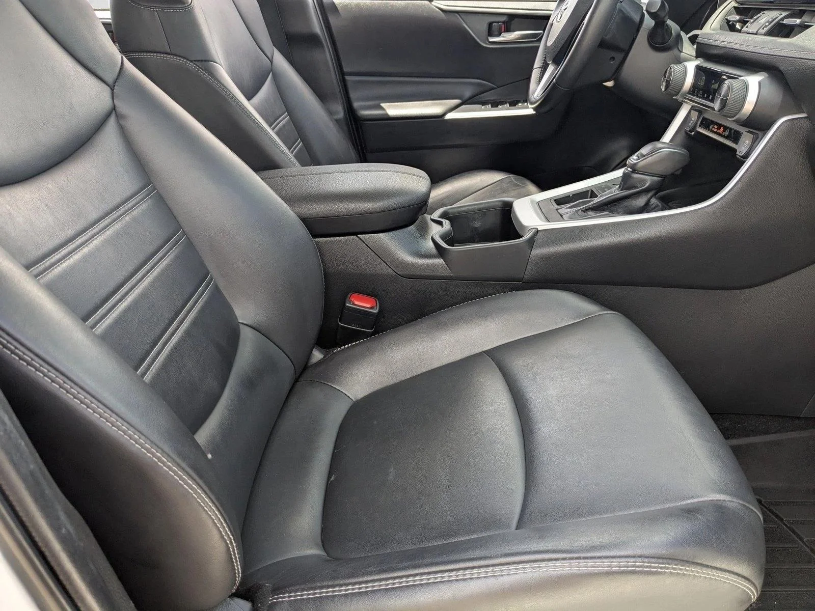 Used 2023 White Toyota XLE Premium image 19