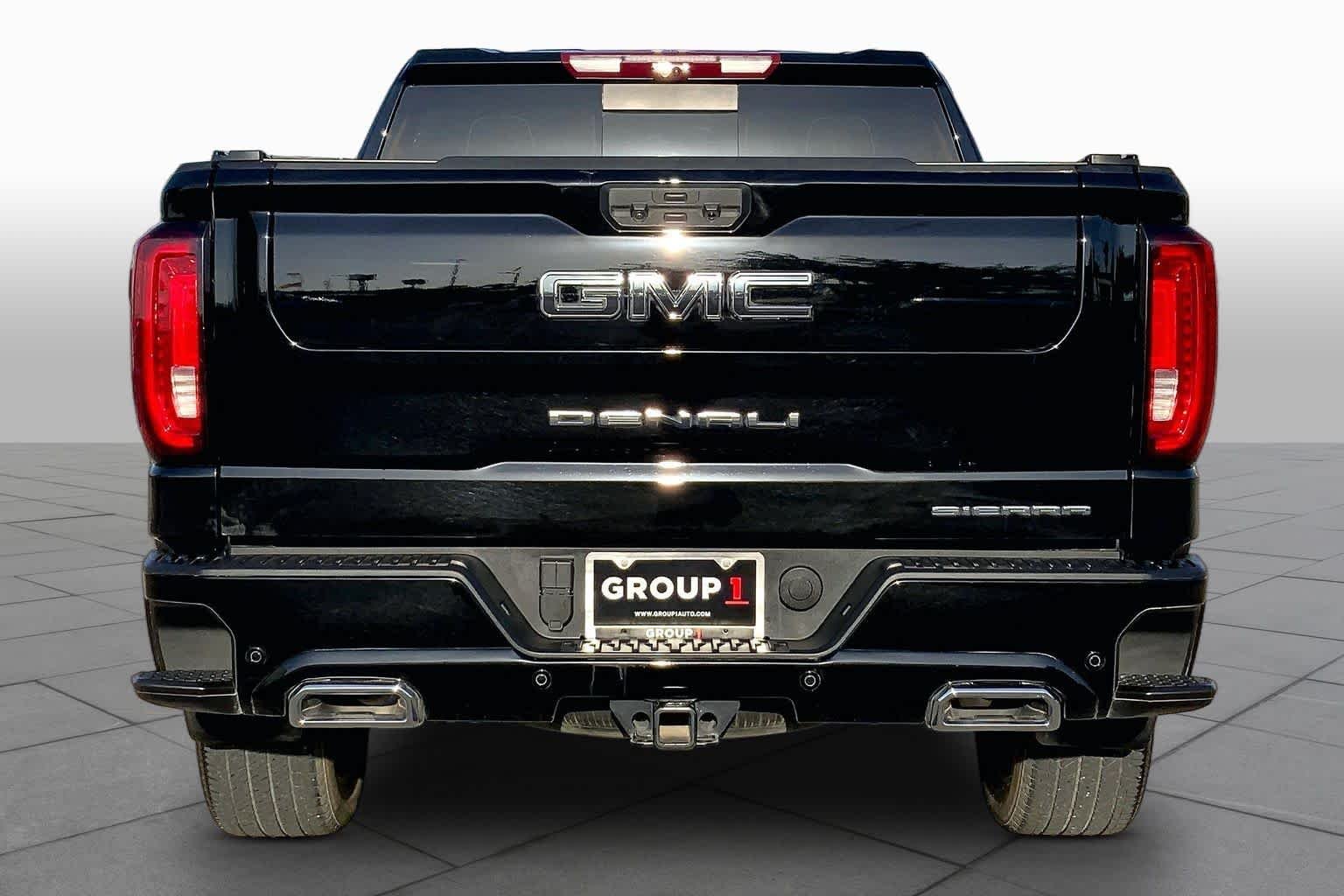 Used 2025 Onyx Black GMC Denali Ultimate image 5