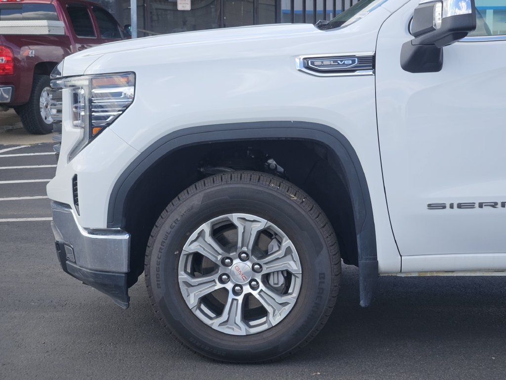 Used 2025 White GMC SLT image 9