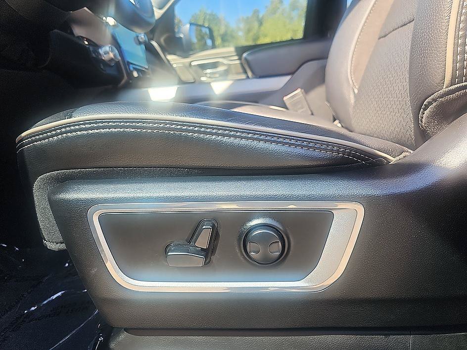 Used 2024 Granite Crystal Metallic Clearcoat Ram Laramie image 15