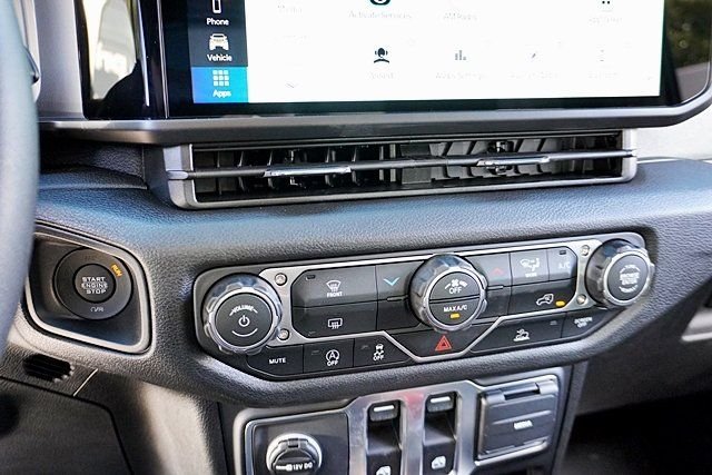 New 2026 Bright White Clear-Coat Exterior Paint Jeep Sport image 29