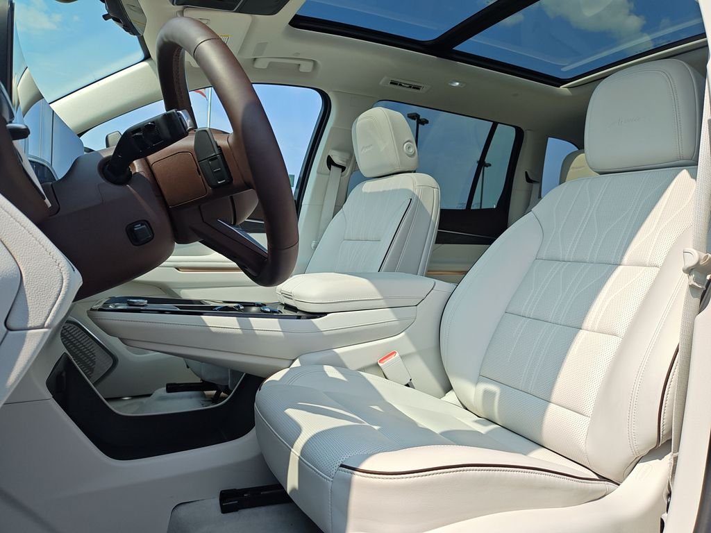 Used 2025 Gray Buick Avenir image 13