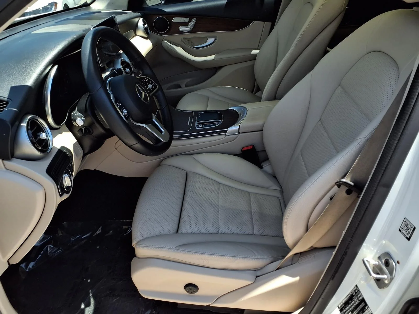 Used 2022 White Mercedes-Benz GLC 300 image 17
