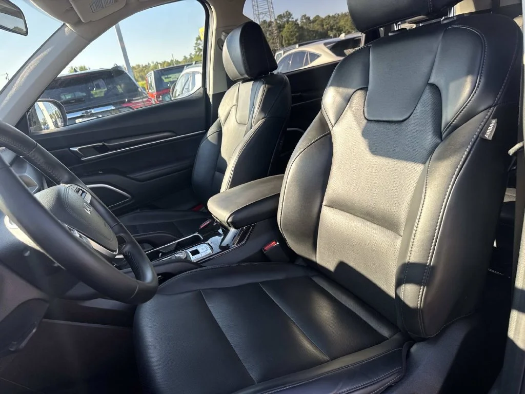 Used 2024 Black Kia S image 17