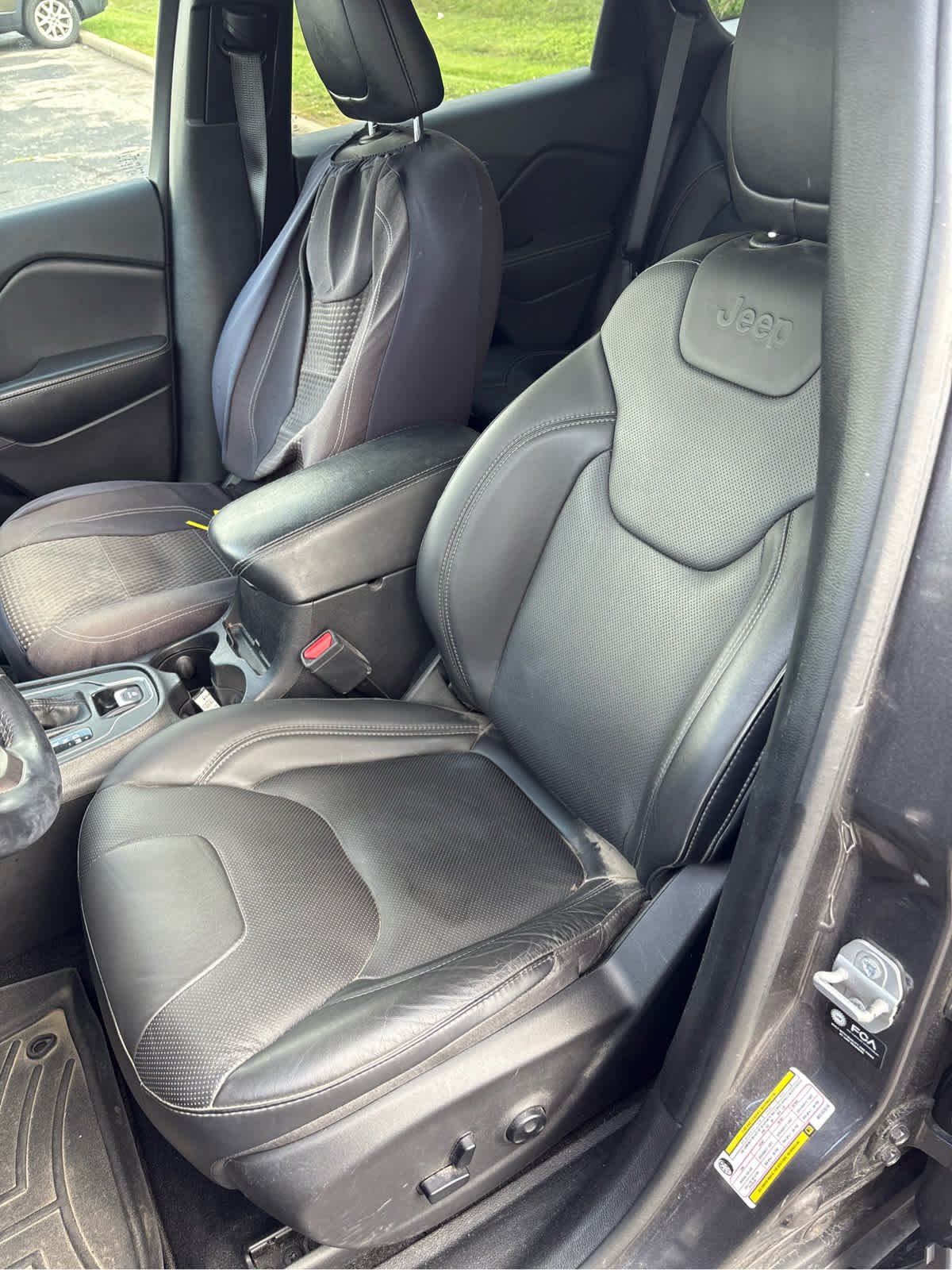 Used 2021 Granite Crystal Metallic Clearcoat Jeep Latitude Lux image 8