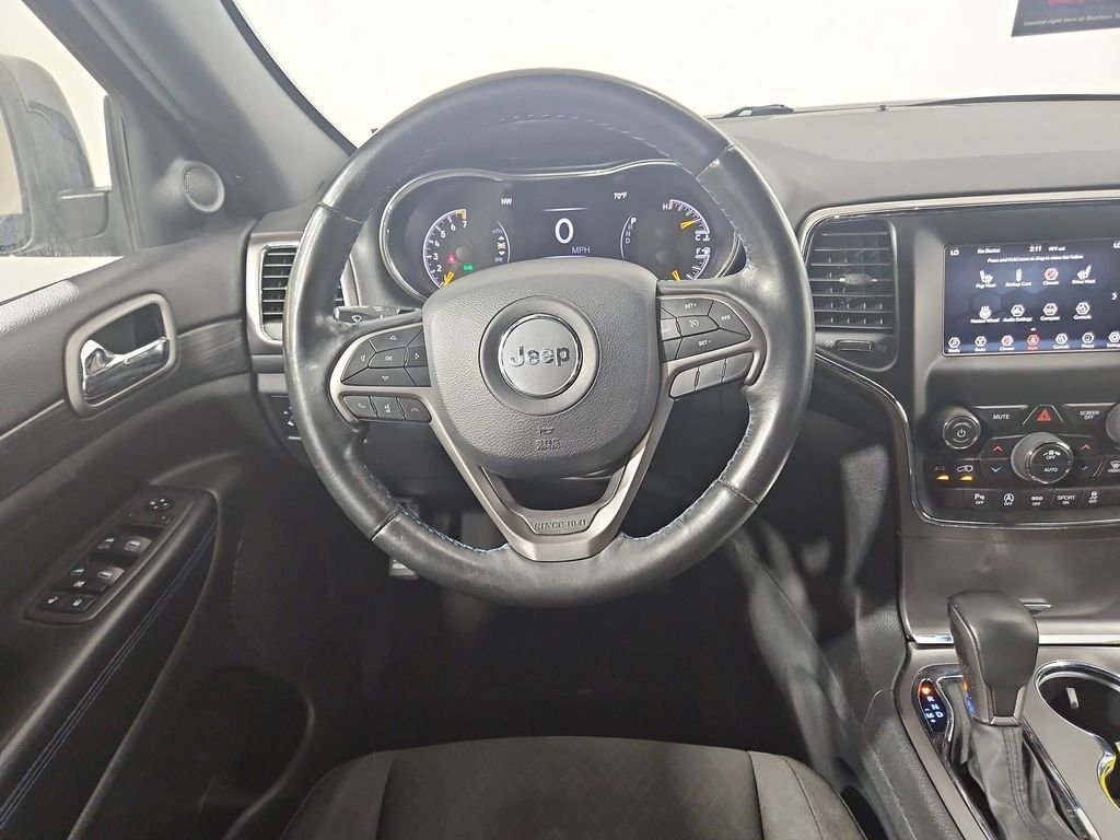 Used 2019 Diamond Black Jeep Laredo image 14