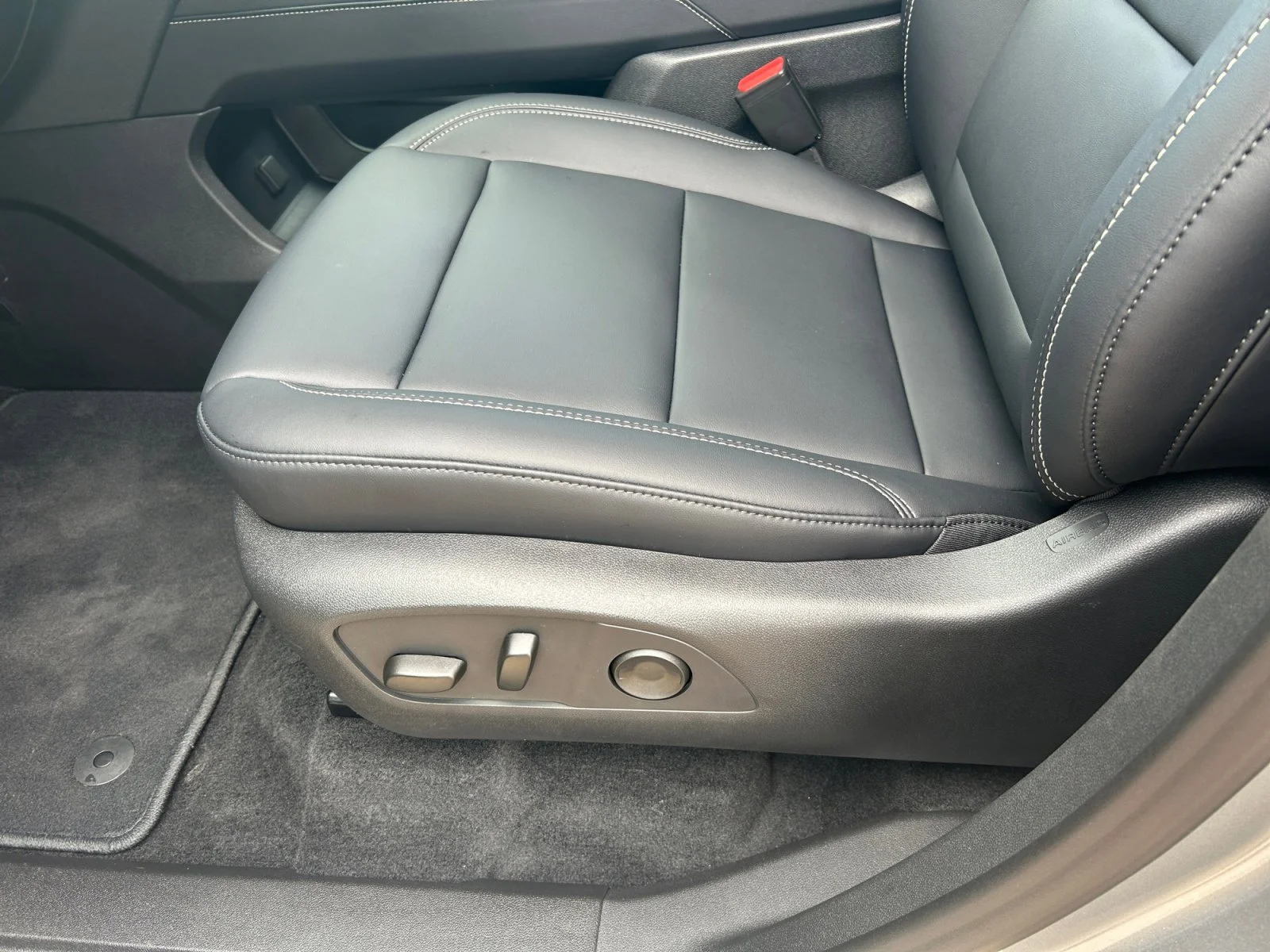 New 2026 Sterling Metallic GMC Elevation AWD image 15