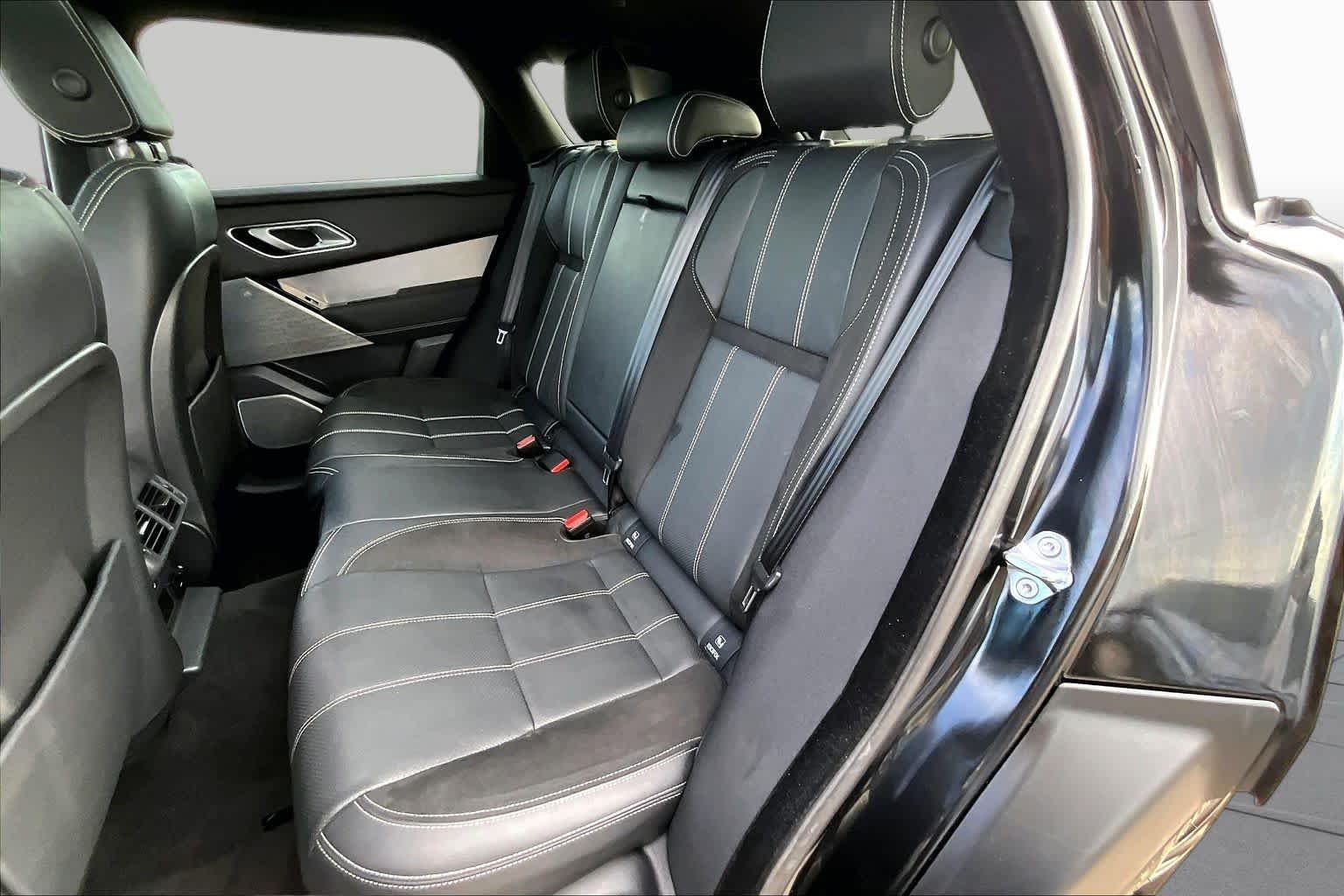 Used 2022 Santorini Black Metallic Land Rover R-Dynamic S image 20