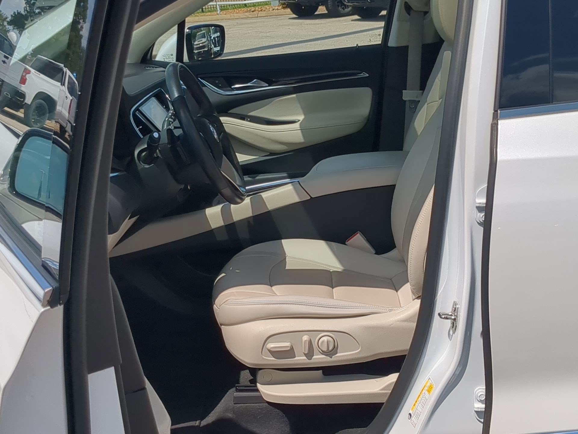 Used 2023 Includes Satin Nickel lower exterior accent color.) Buick Essence image 12