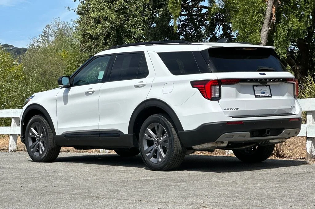 New 2026 Oxford White Ford Active image 6