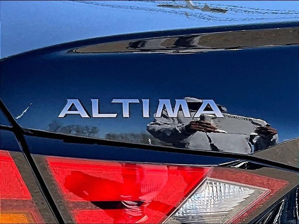 Used 2023 Black Nissan 2.5 SR image 26