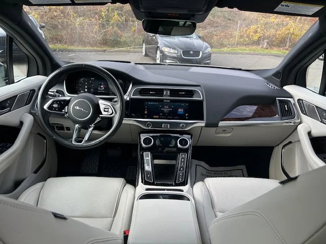 Used 2022 Borasco Gray Metallic Jaguar HSE image 25
