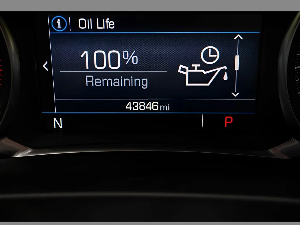 Used 2022 White GMC SLE image 28