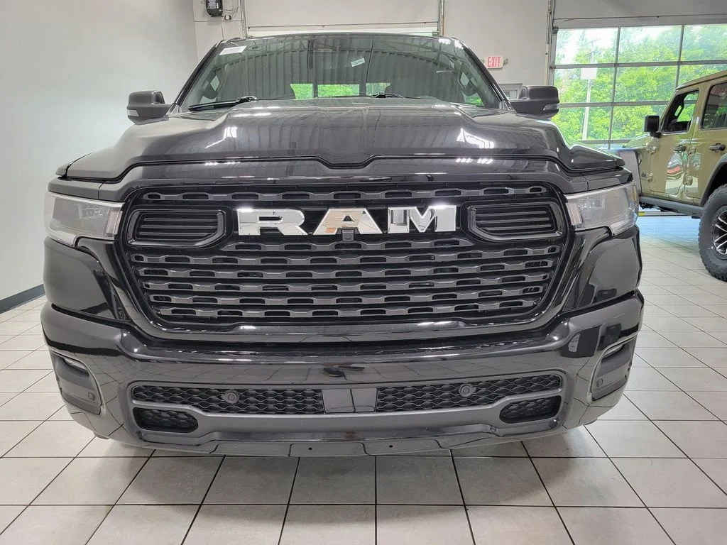 New 2026 Diamond Black Crystal Pearl-Coat Exterior Paint RAM Big Horn/Lone Star image 2