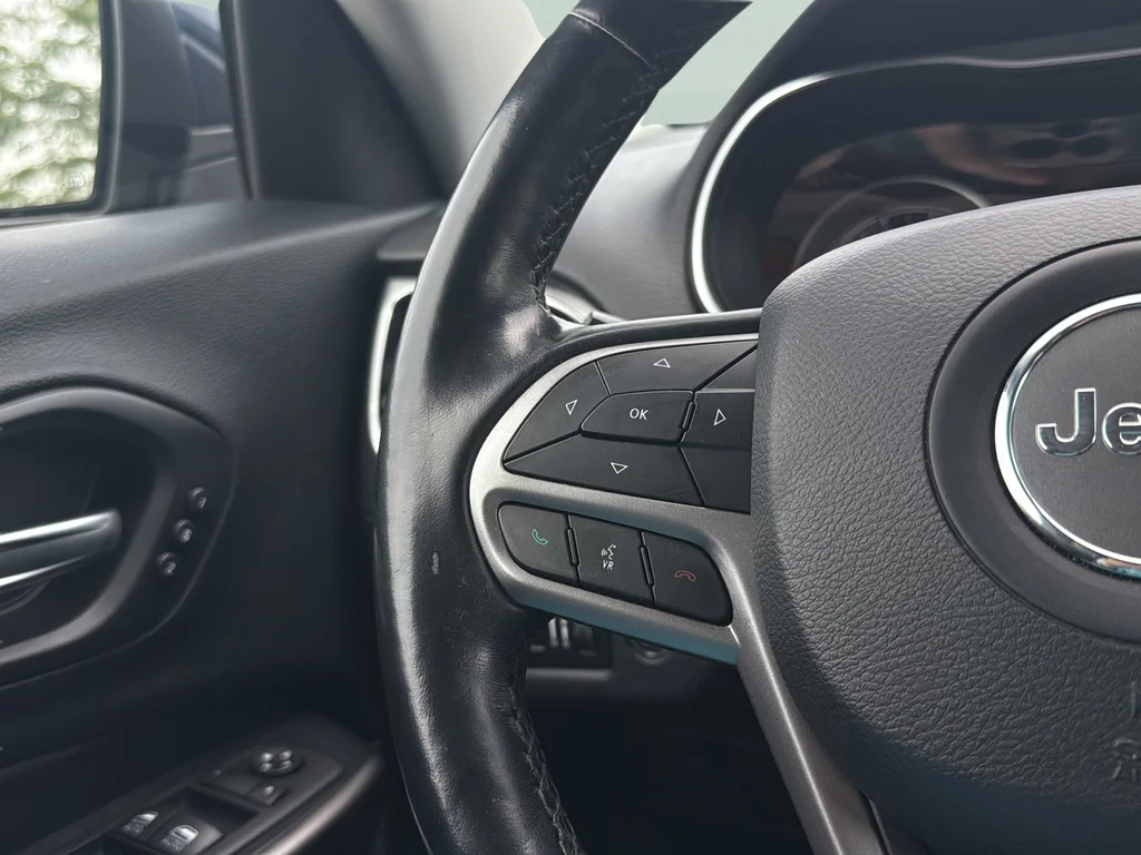 Used 2020 Slate Blue Pearlcoat Jeep Limited image 15