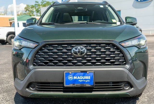 Used 2023  Toyota LE image 3