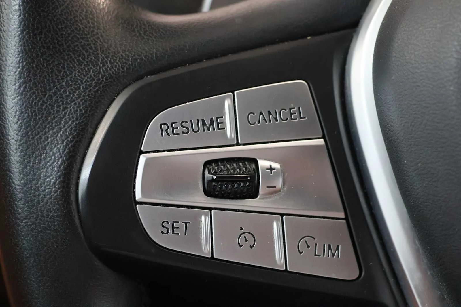 Used 2022 Phytonic Blue Metallic BMW sDrive30i image 18
