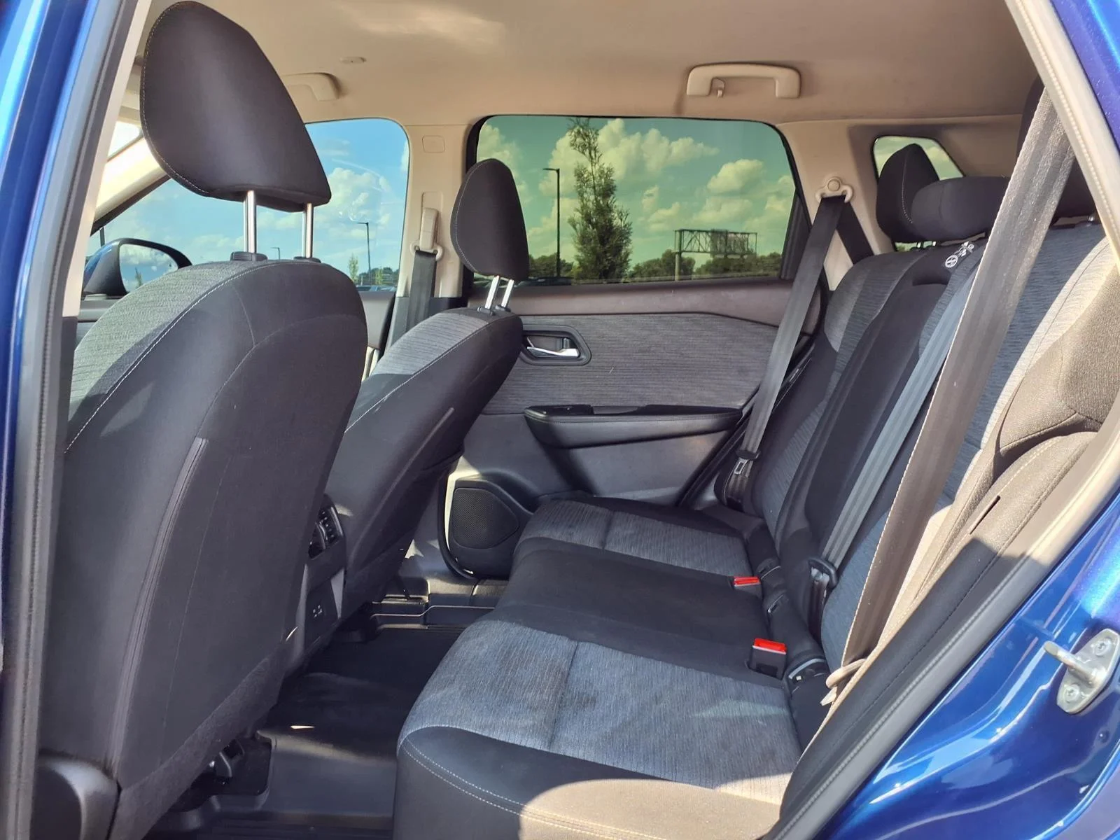 Used 2023 Caspian Blue Metallic Nissan SV image 26