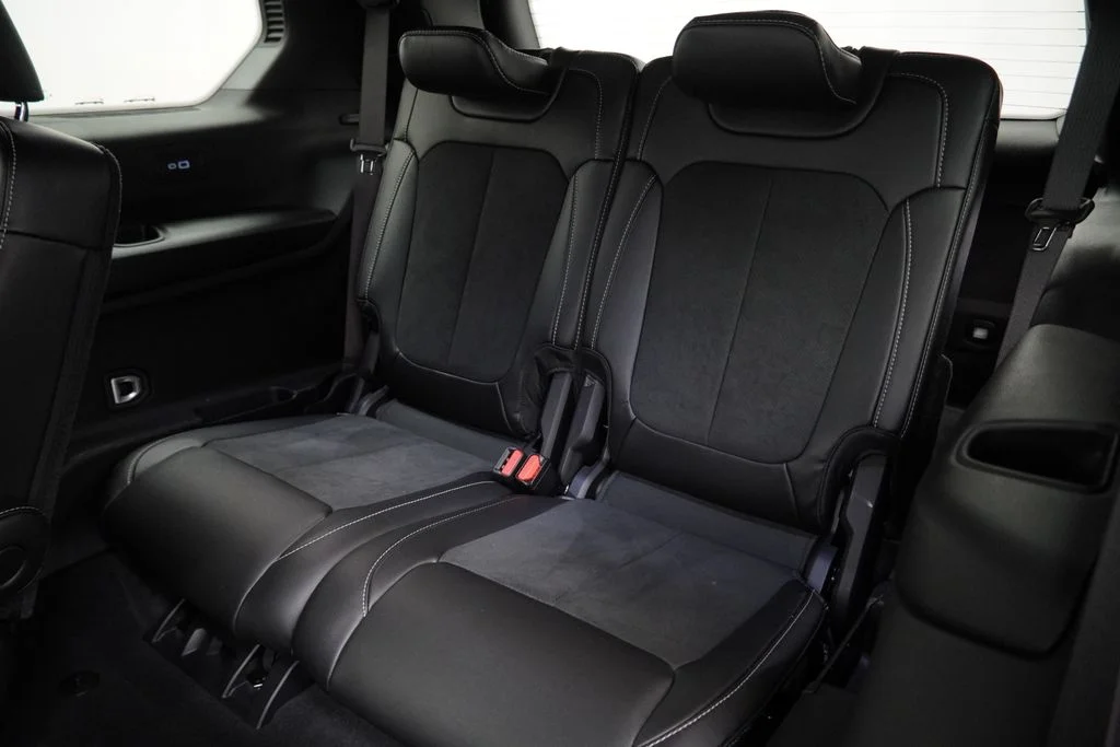 Used 2024 Silver Jeep Altitude X image 21