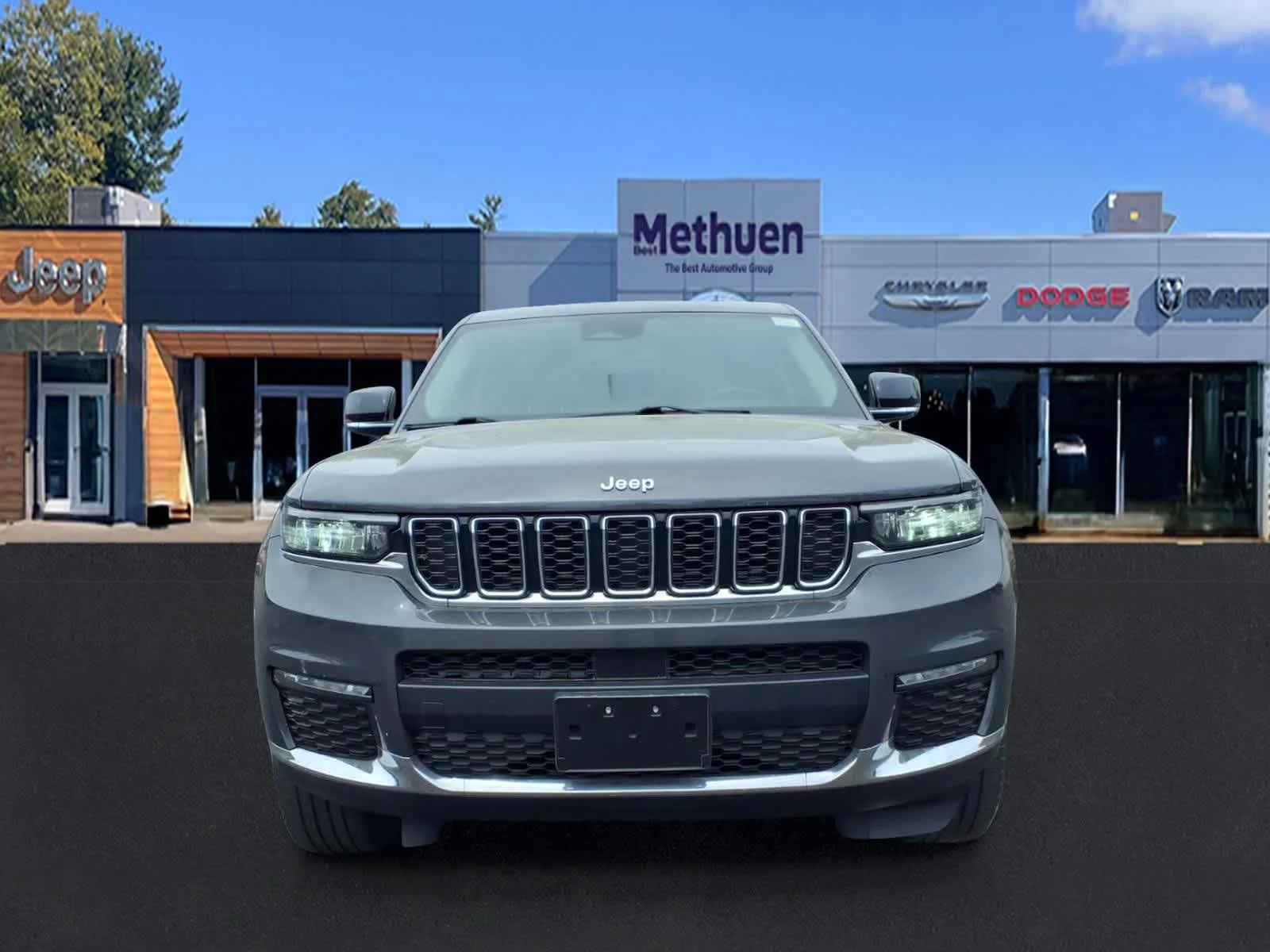 Used 2022 Baltic Gray Metallic Clearcoat Jeep Limited image 9