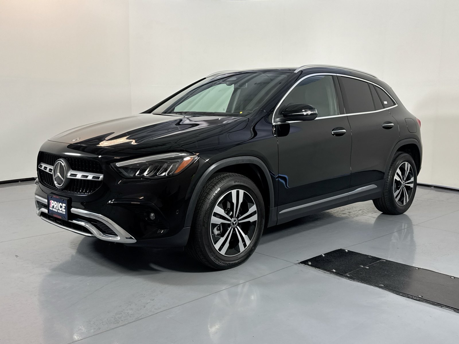 Certified Used 2025 Night Black Mercedes-Benz GLA 250 image 1