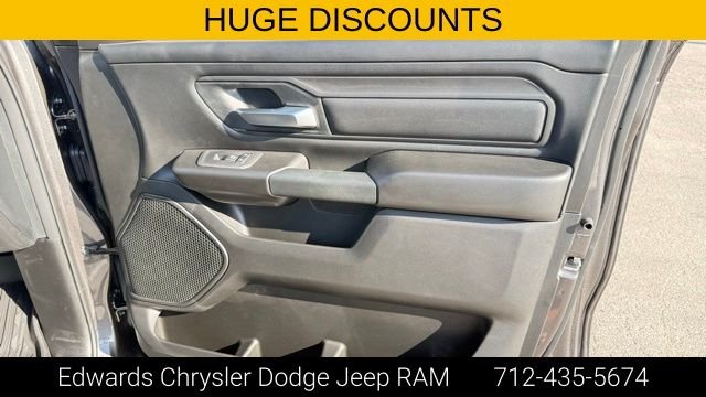 New 2026 Granite Crystal Metallic Clearcoat RAM Warlock image 32