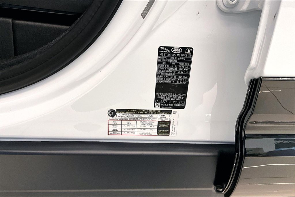 New 2026 White Land Rover X-Dynamic SE image 13