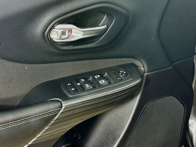 Used 2016 Gray Jeep Latitude image 17