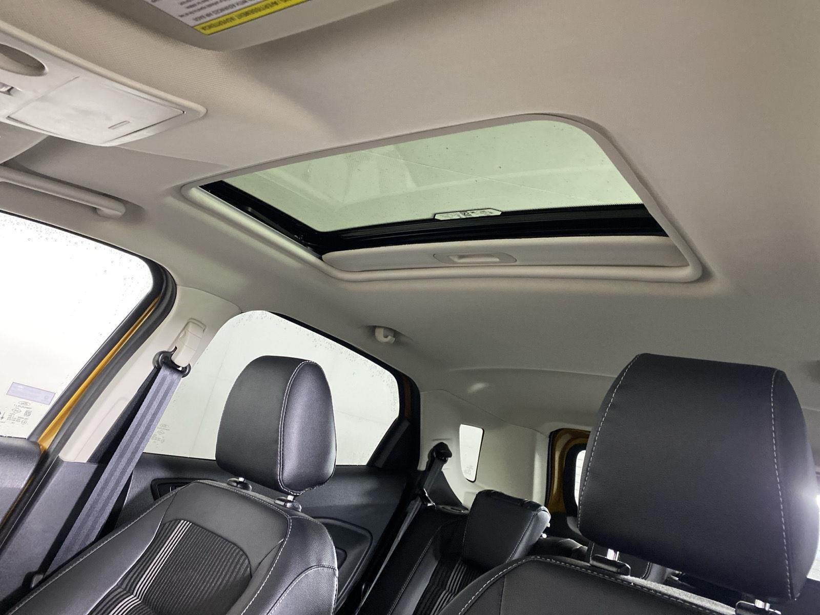 Used 2022 Luxe Yellow Ford SES image 23