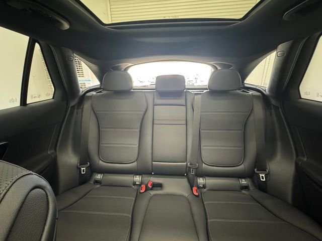 New 2026 Polar White Mercedes-Benz GLC 300 image 8