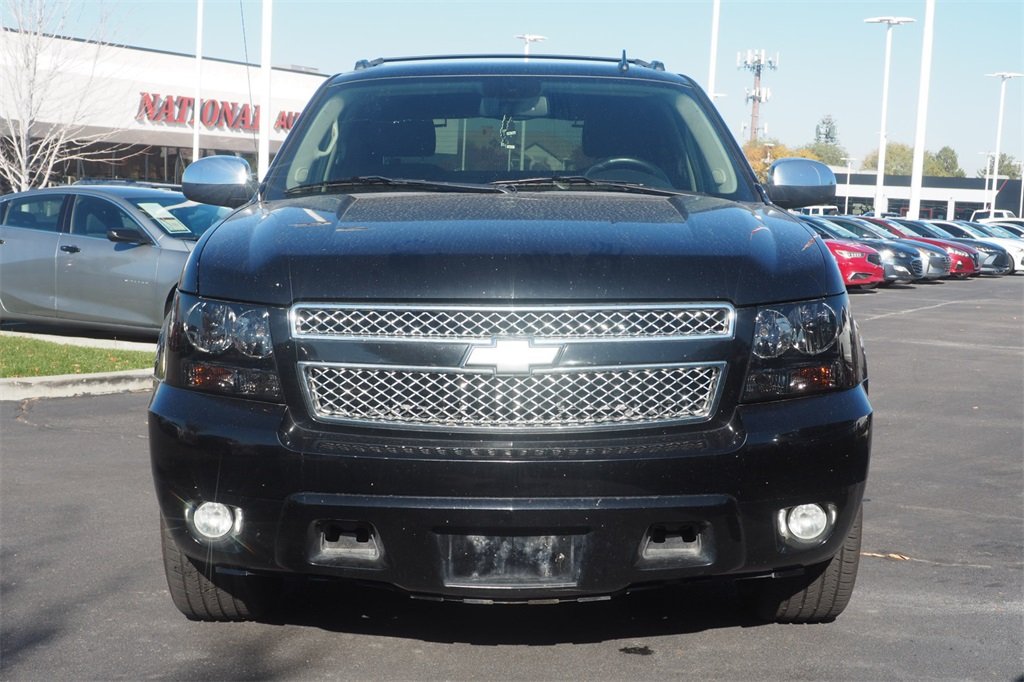 2013 Chevrolet Avalanche LS photo 2