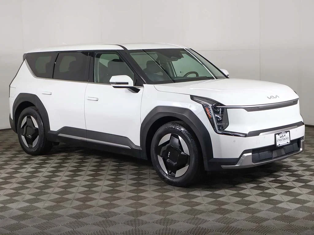 Used 2024 Kia EV9 Light L/R with VIN KNDAB5S19R6037799 for sale in Streetsboro, OH