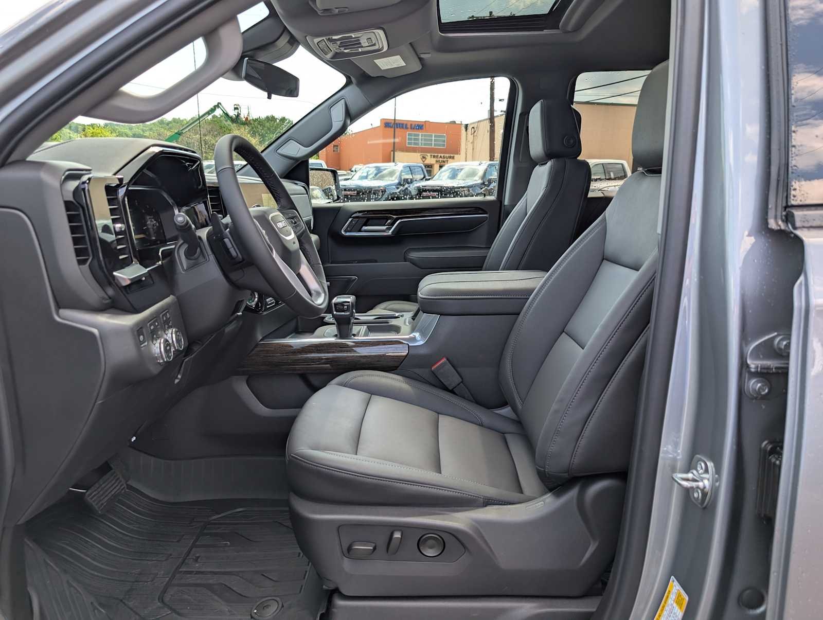 New 2026 Sterling Metallic GMC Elevation image 4