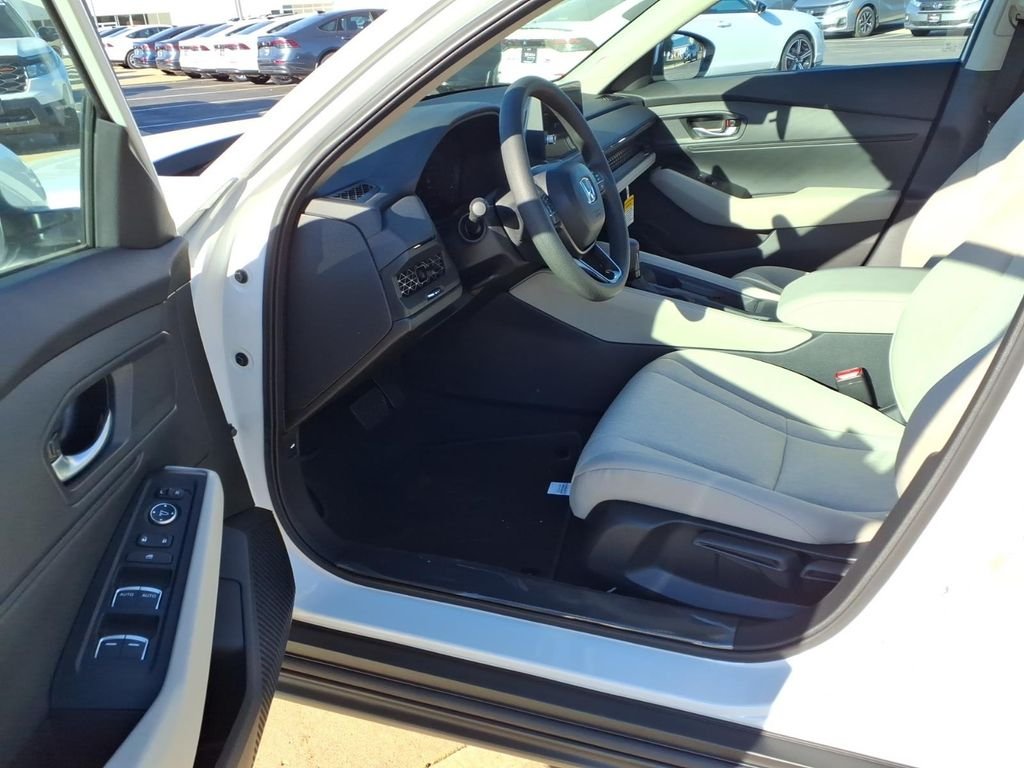 New 2026 Platinum White Pearl Honda LX image 15