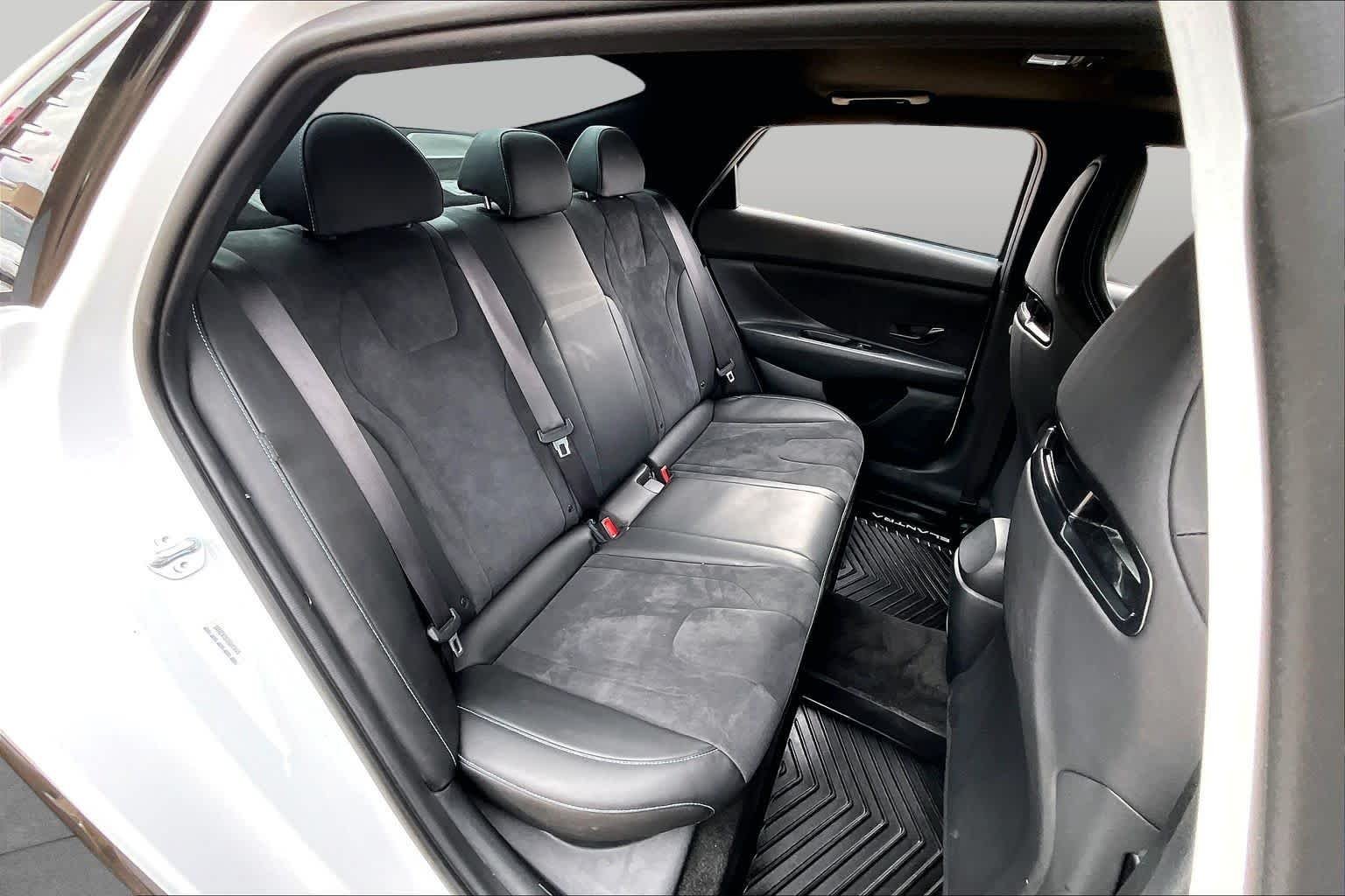 Used 2025 Atlas White Hyundai  image 19