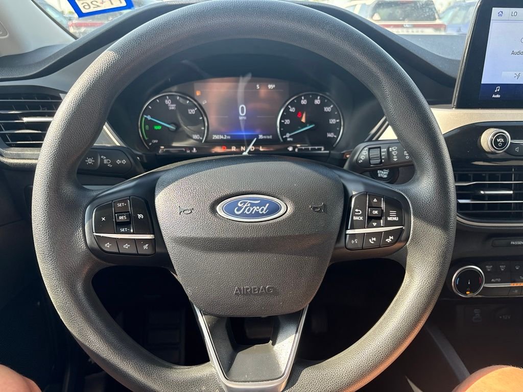 Used 2022 White Ford SE image 2