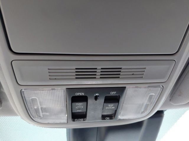 Used 2018 Silver Honda EX-L image 23