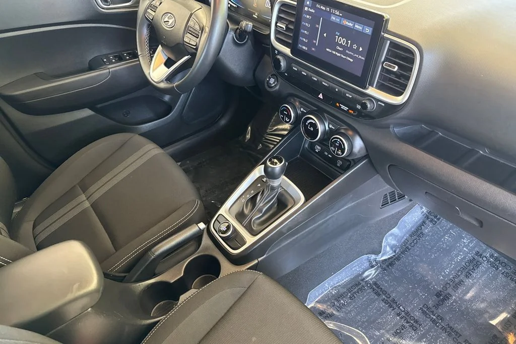 2025 Hyundai Venue SEL - Photo 20