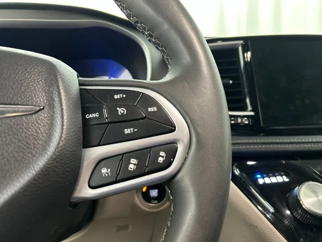 Used 2023 White Chrysler Touring L image 9