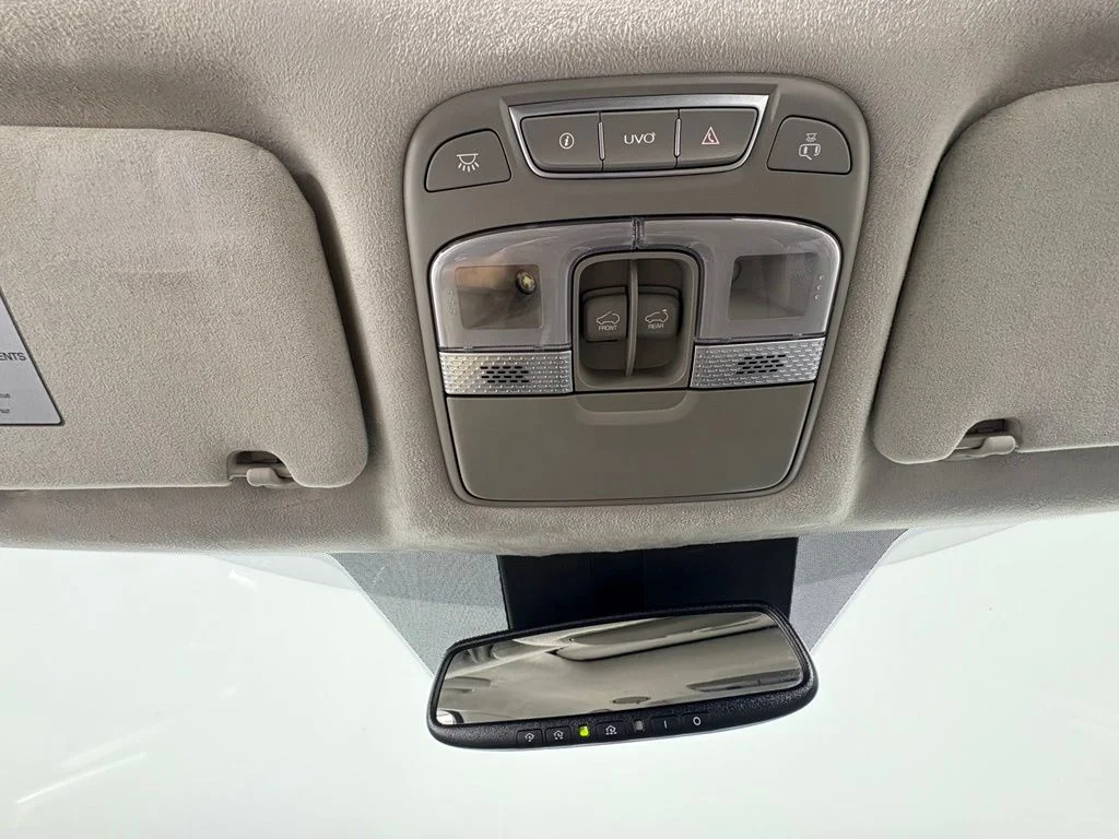 Used 2020 Snow White Pearl Kia SX image 23
