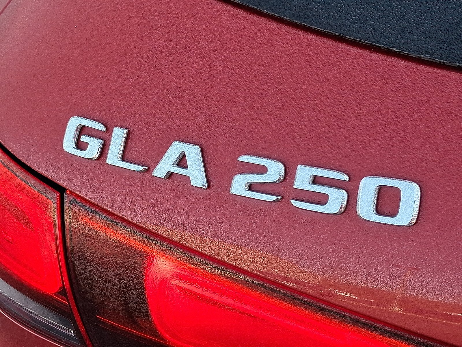 Certified Used 2021 Patagonia Red Metallic - 993 Mercedes-Benz 4MATIC® image 31