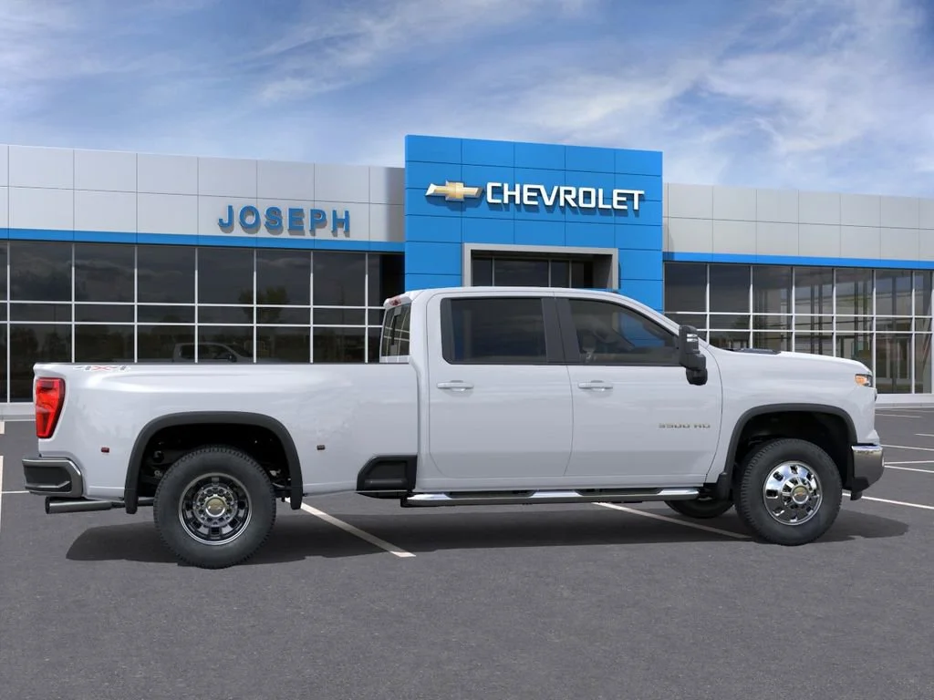 New 2026 Summit White Chevrolet LT DRW image 5