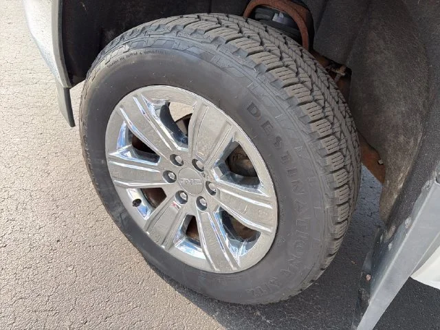 Used 2018 WHITE FROST TRICOAT GMC SLT image 29