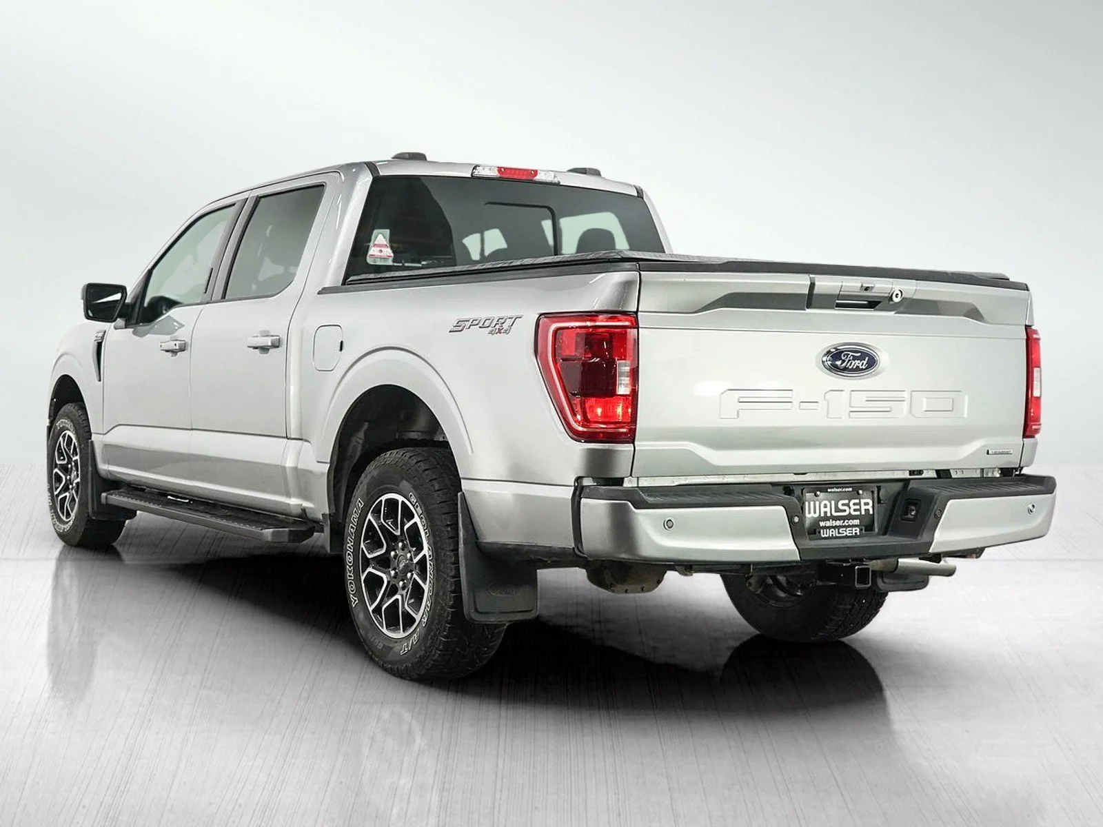 Used 2022  Ford XL image 3