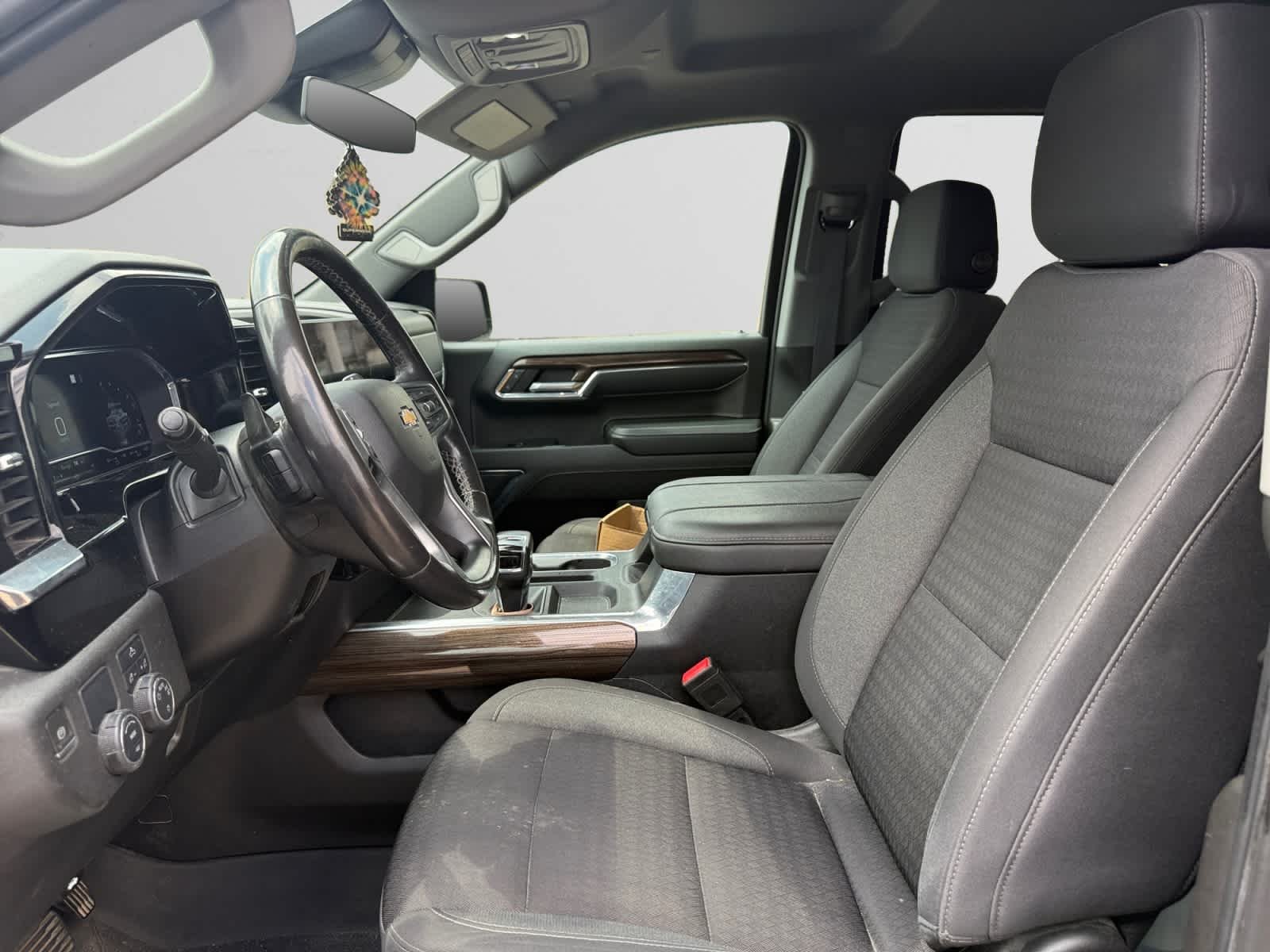Used 2023 BLACK Chevrolet LT image 9