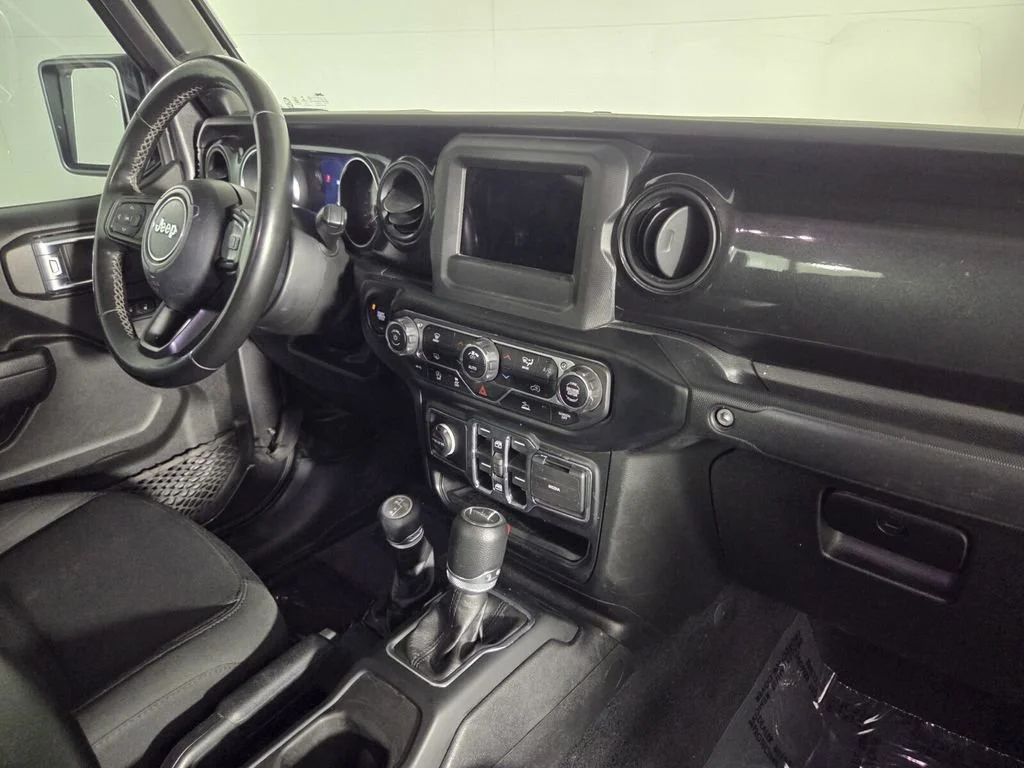 Used 2022 Granite Crystal Metallic Clearcoat Jeep Altitude image 32