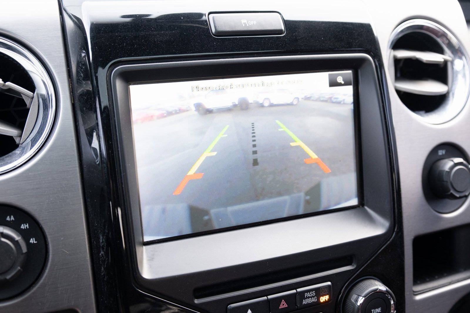 Used 2013  Ford Limited image 4