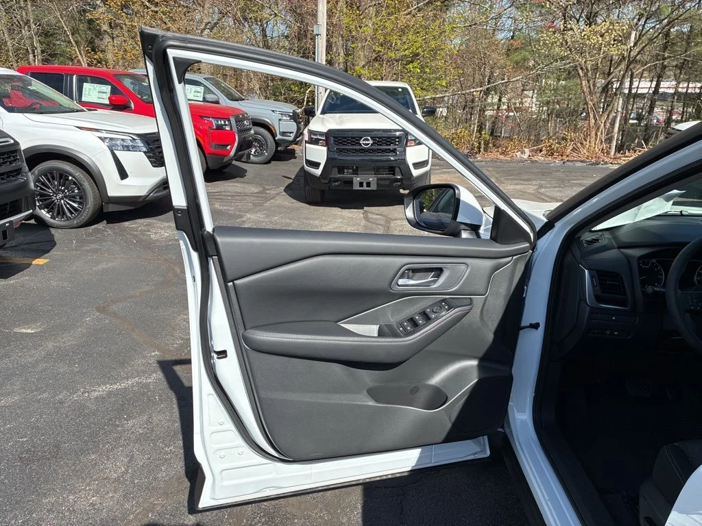New 2026 Everest White Pearl TriCoat Nissan SV image 12